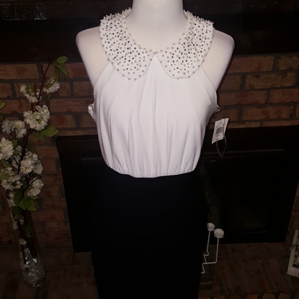 Holiday bodycon dress with jewel collar nwt